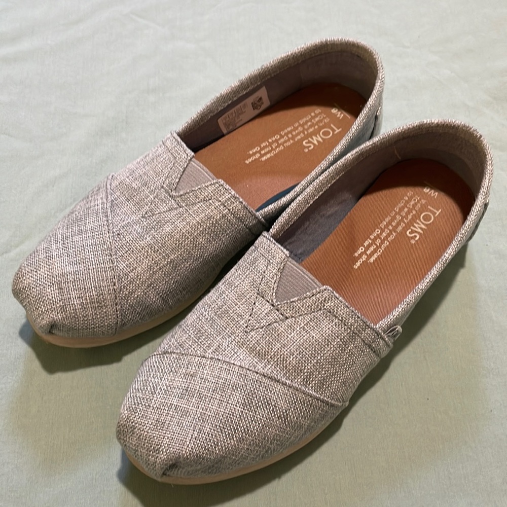 Light blue grey Tom’s size 6 Alpargata